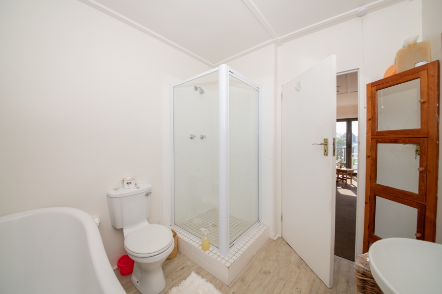 6 Bedroom Property for Sale in Pringle Bay Western Cape